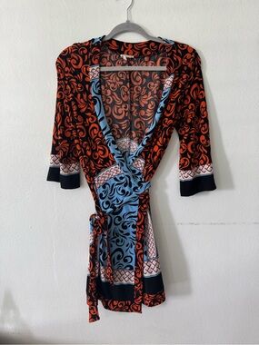 Rubber Ducky Productions, Inc. Black, Orange & Light Blue Wrap Robe